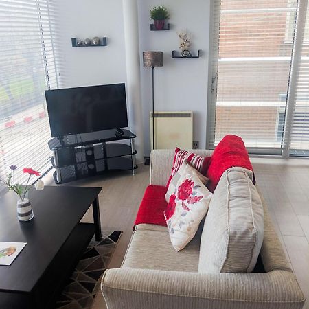 Lt Grove Apartment - Stratford ลอนดอน ภายนอก รูปภาพ