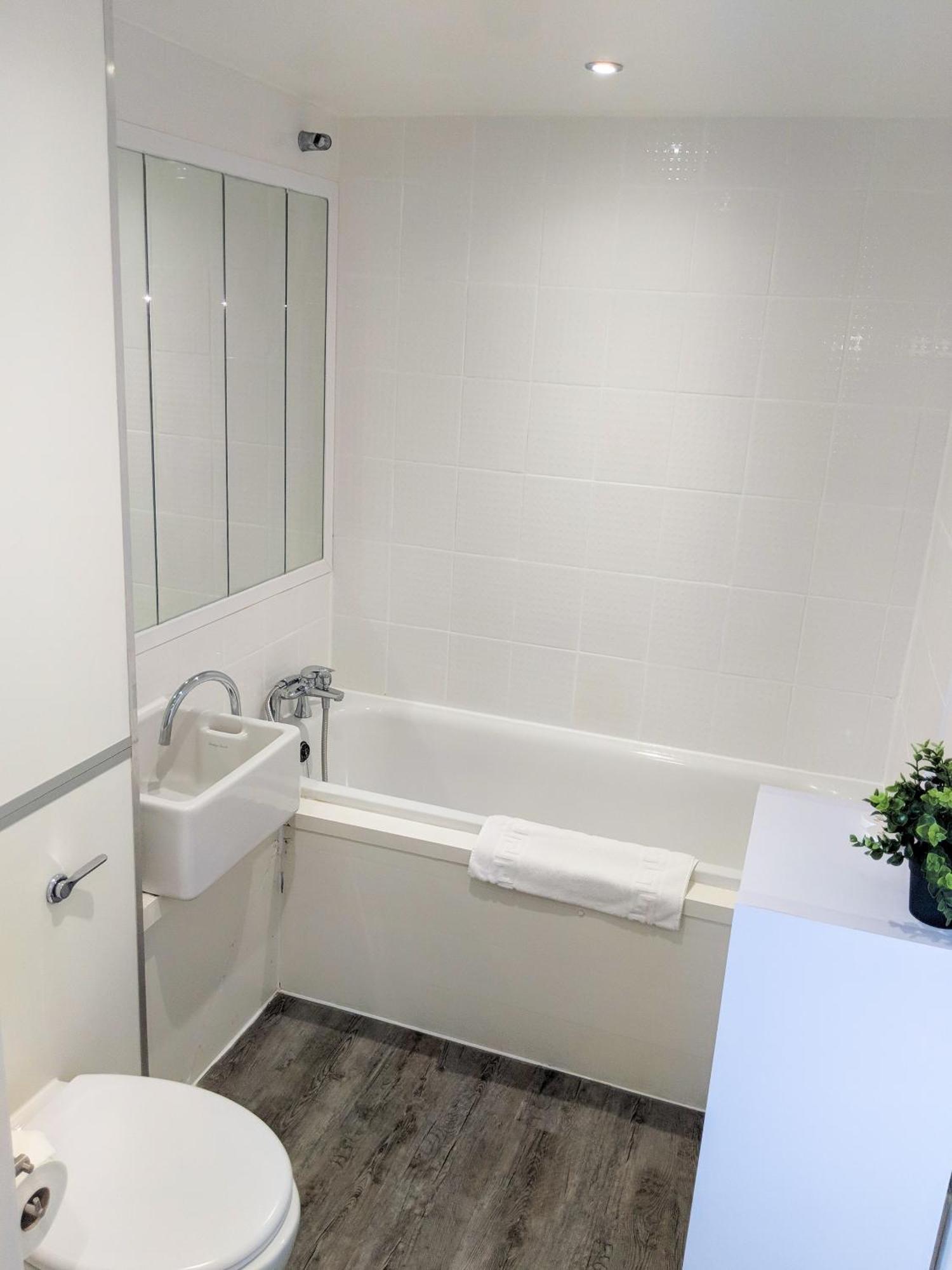 Lt Grove Apartment - Stratford ลอนดอน ภายนอก รูปภาพ